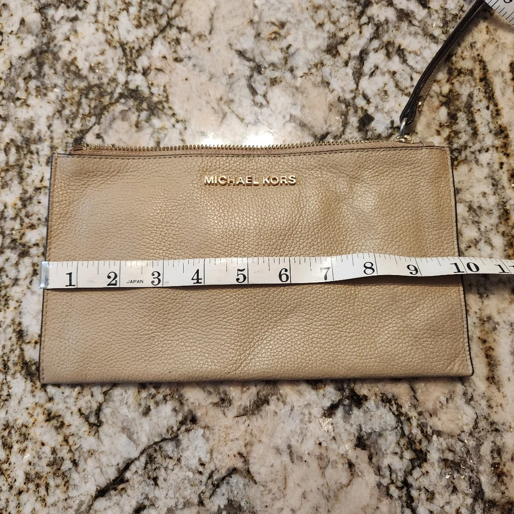 Michael Kors Wristlet, Beige Tan Pebbled Leather, Gold Tone, Clutch Lightweight